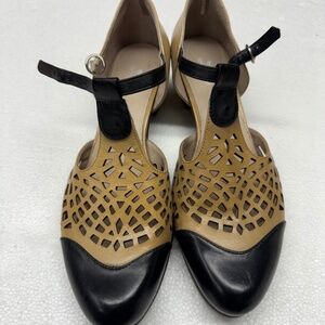 Spring step T-strap shoe. Cap Toe